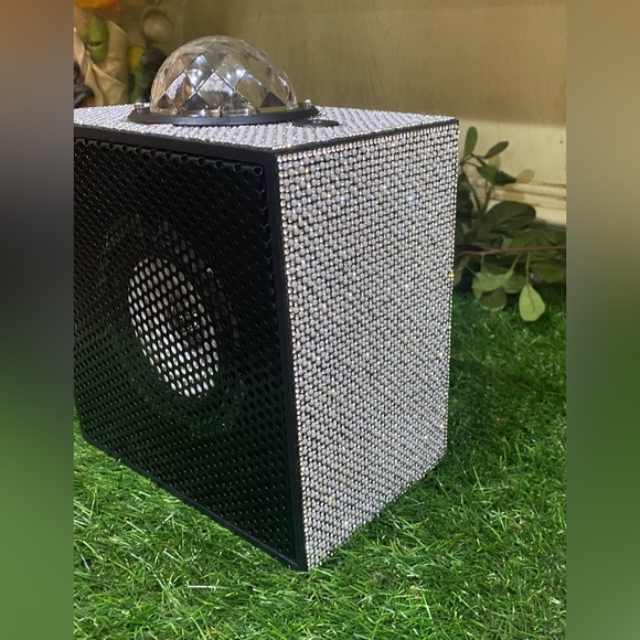 BRAND NEW WITH TAGS Bling Edition Wireless Beat Box - Picture 3 of 3